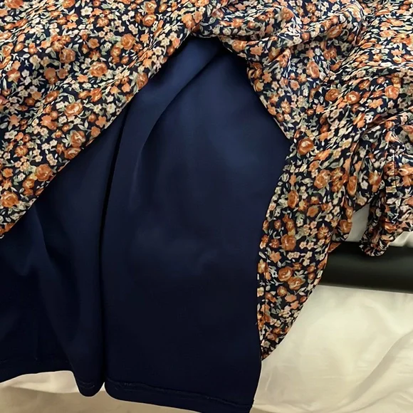 Adorable Floral Long Sleeved Dress - Picture 5 of 5